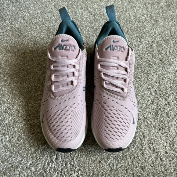 Nike Women's Air Max 270 - Picture 2 of 4